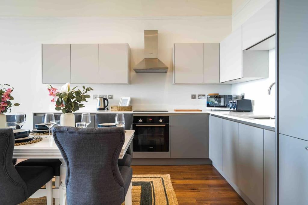 Beautiful Beach Side Apartment Torquay Exterior photo